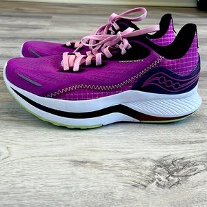 Women’s Saucony Endorphin Shift 2, Size 8